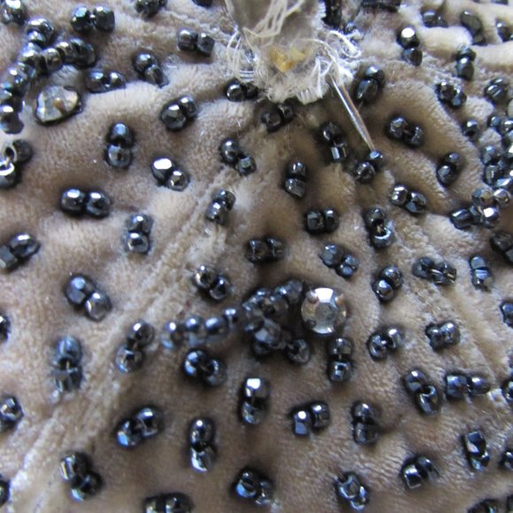 SALE Mid Century Beret Style Hat Olive Green Velvet Black Seed Beads - Picture 5 of 12